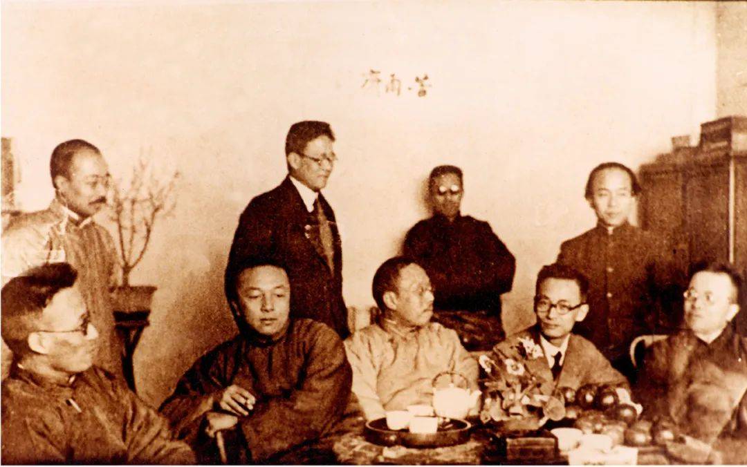 1913年2月,沈尹默应邀到北大预科教中国历史,第二年任国文系教授兼国