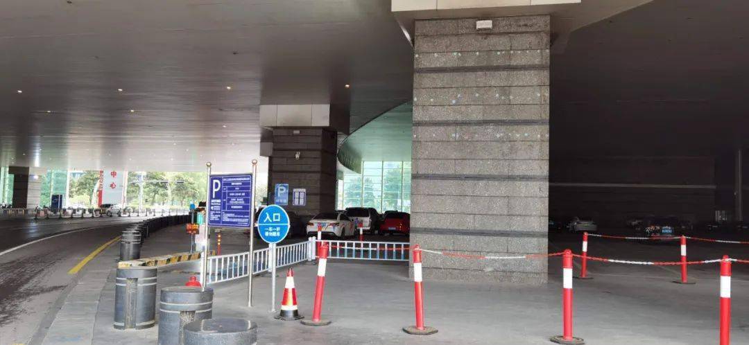 部分地面停车场和沿湖步道封闭_地下_中心_入口