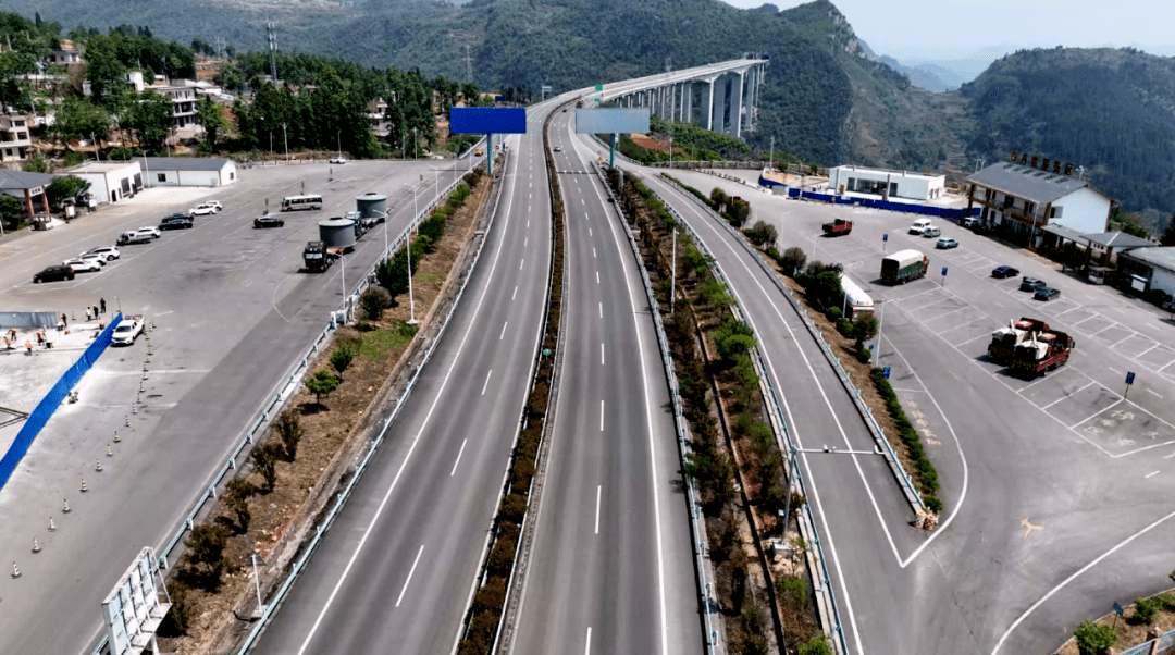 盘兴_进行_高速公路