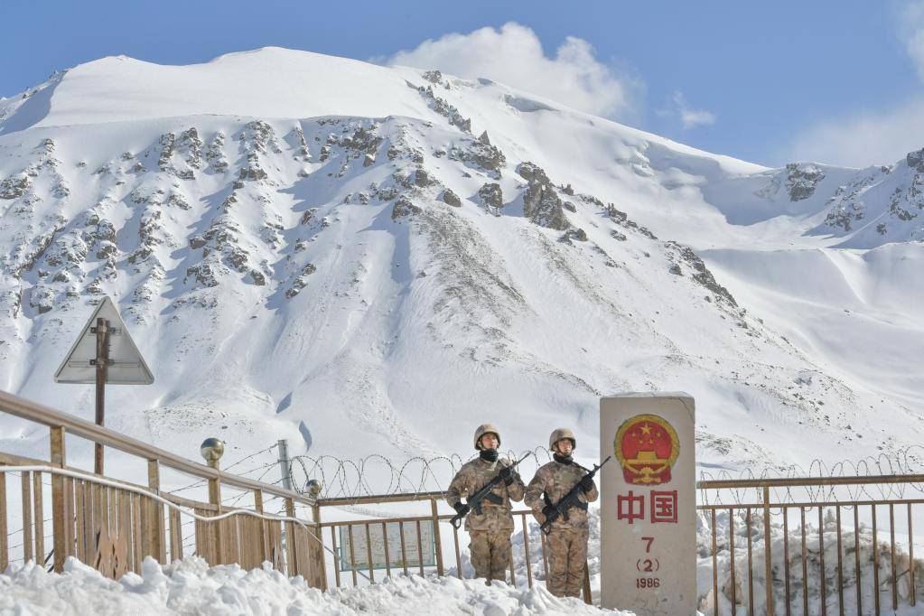 绵延千里万里_艾尼瓦尔_烈士陵园_叶城县