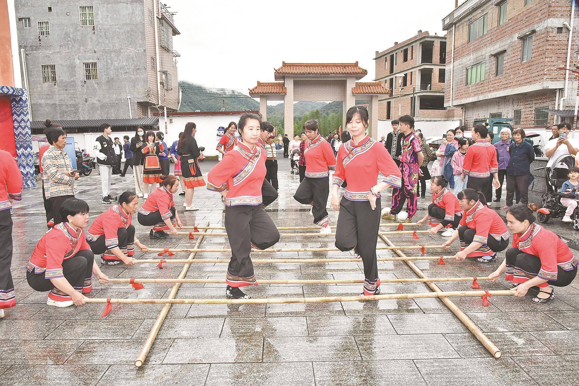 肇庆市怀集县下帅壮族瑶族乡民族文化旅游节开幕