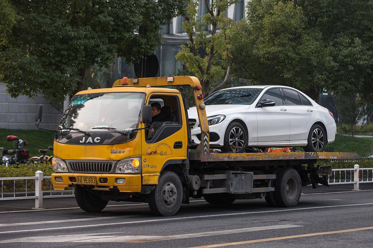 主要项目:【24小时道路救援,汽车救援,拖车救援,电瓶搭电,补胎换胎