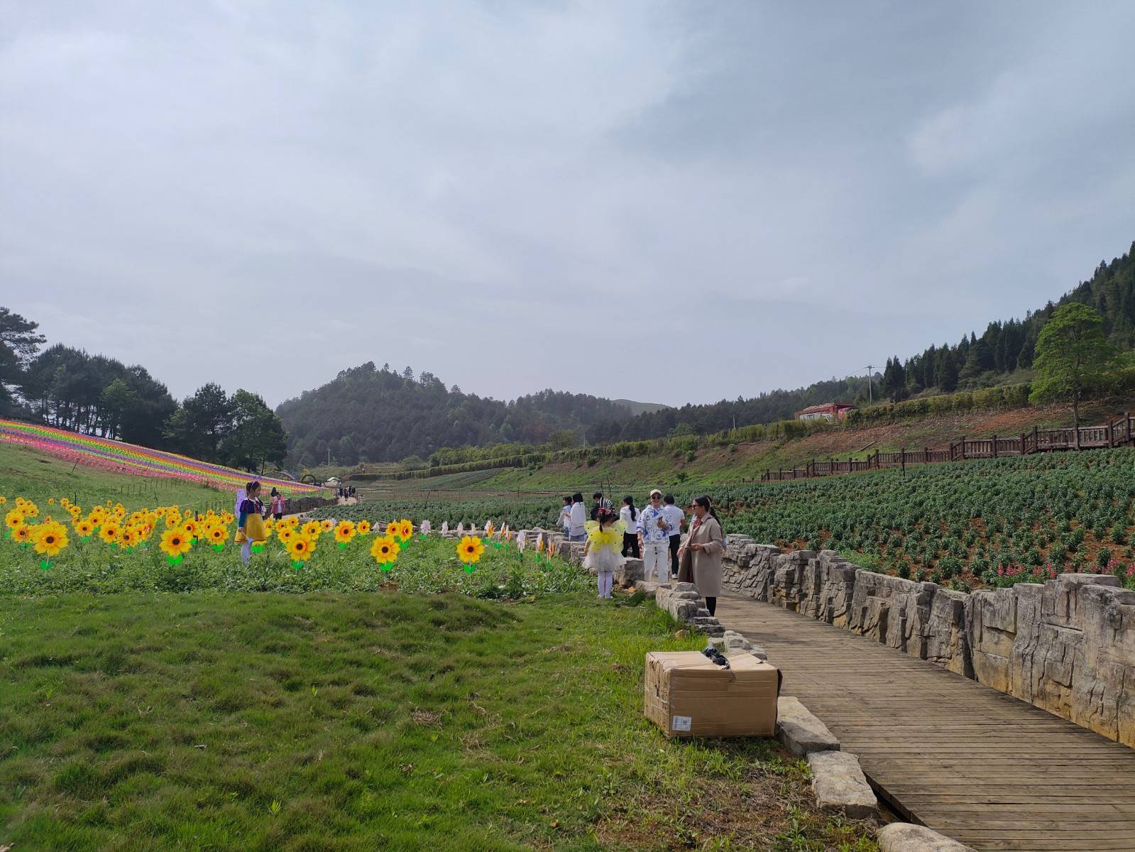 "五一"游麻江:小长假第一天,麻江各景区迎来旅游热潮_蓝梦谷_大自然