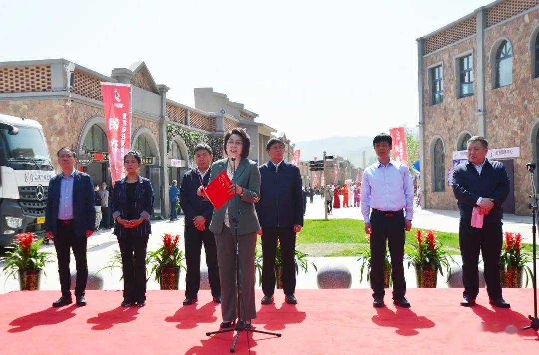 毋慧芳在讲话中希望湖滨区认真践行"绿水青山就是金山银山"理念,抢抓