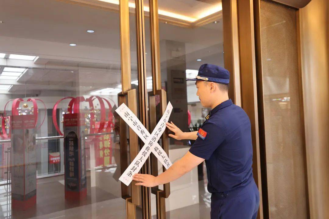严执法,优服务——广西消防深入南宁富安居国际家居建材广场解决突出