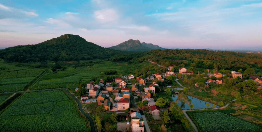 地址:庐江县乐桥镇周大屋门票:免费画里岱鳌坐落于岱鳌山景区核心景点
