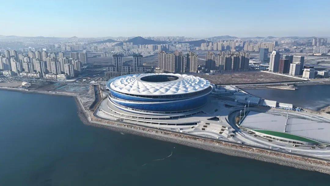 亚洲杯赛场的北境之王——大连梭鱼湾足球场竣工!