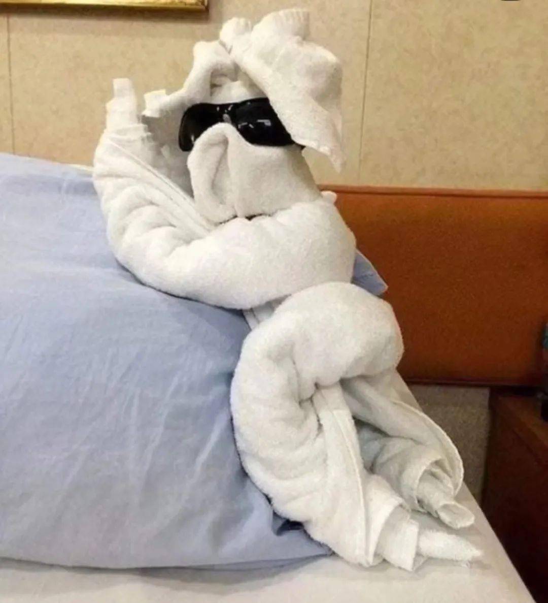 退房时给酒店阿姨的"惊喜"叠被子设计!_创意_网友_年纪