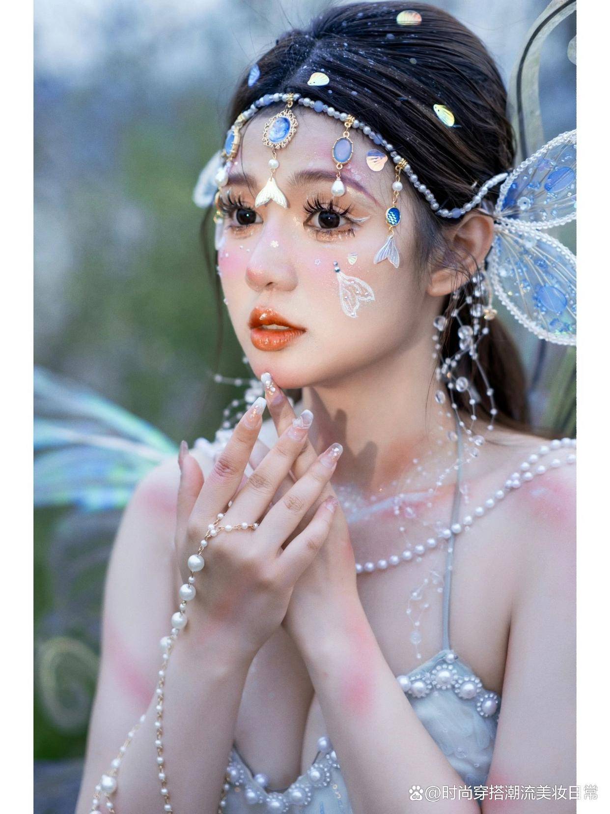 西双版纳人鱼公主写真,低胸装点缀仙气,美得如梦似幻!