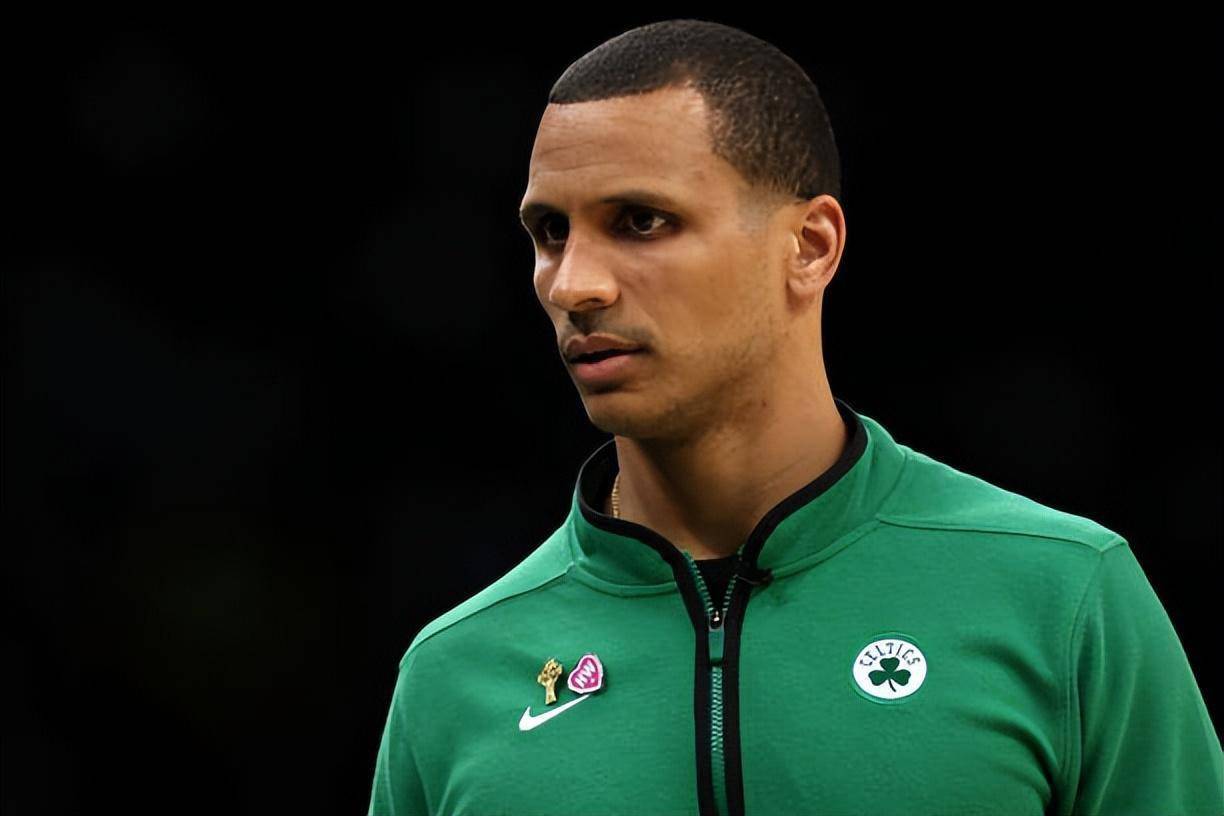 赛后,凯尔特人主教练乔-马祖拉接受了记者采访.