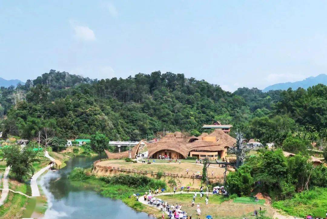 其中,3a景区尖峰岭共接待游客4710人次,同比增长173.