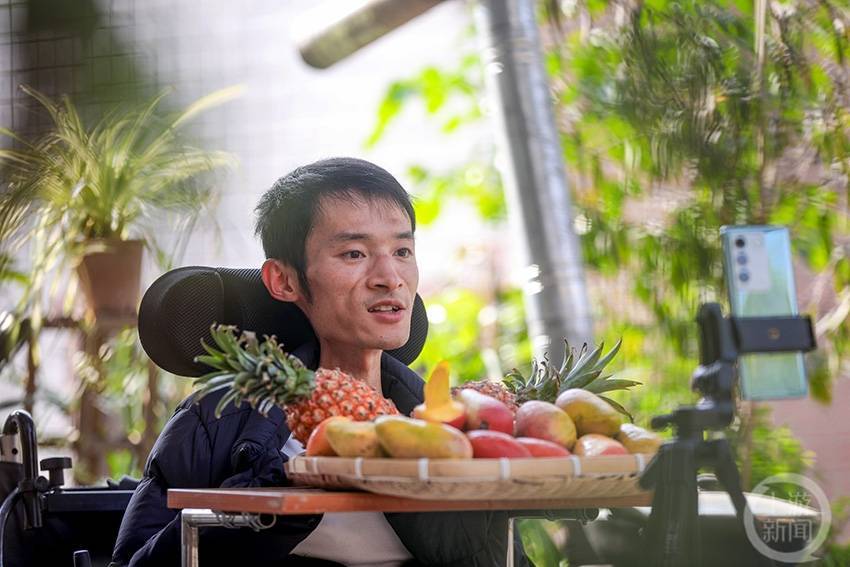 从"只能活20岁"到快"奔四"坐拥30w粉丝:励志人生无限可能_谢兴_直播