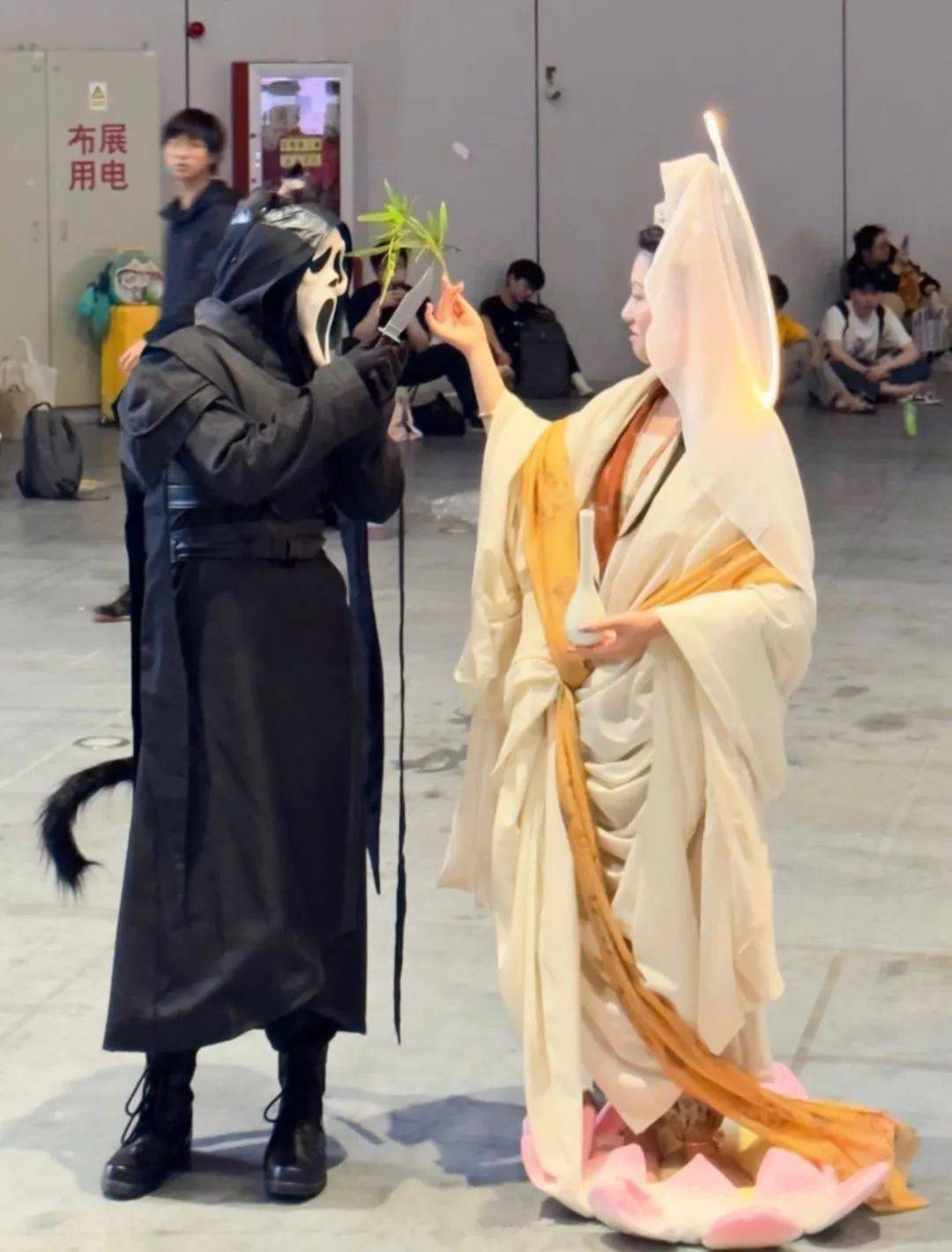 上海漫展惊现观音菩萨!网友:这不得跪一个_二次元_爱好者_cos