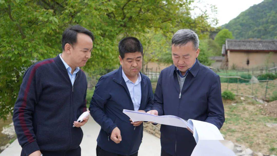 张书怀在豆坝 店子调研时强调:任何项目的实施 都应该以服务群众服务