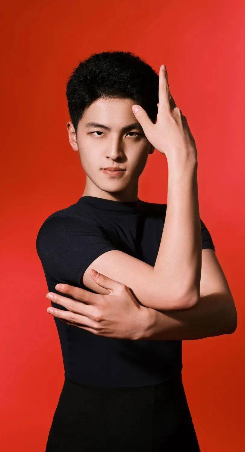 周鑫恒周伟杰赵卓婷赵彬宇杨依楚杨申悦阳晨徐焕修向涛吴悦珲吴西洪