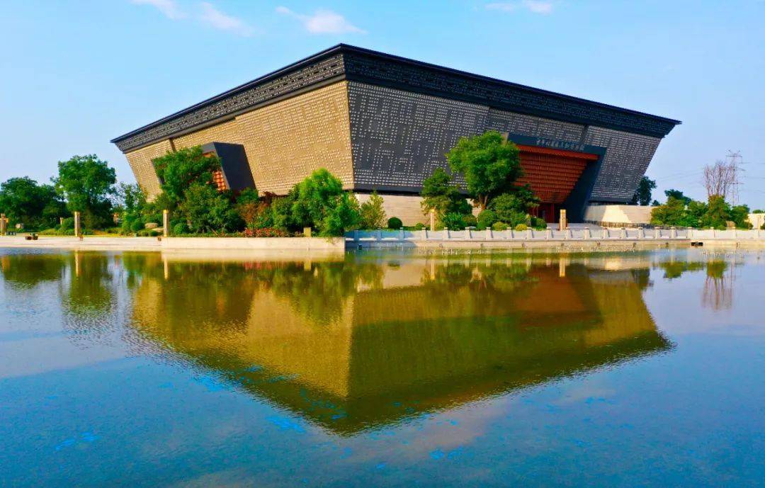 杜鹏程的笔耕不辍要写布衣官员刘荫枢的勤政爱民写王杰智斗和珅匡社稷