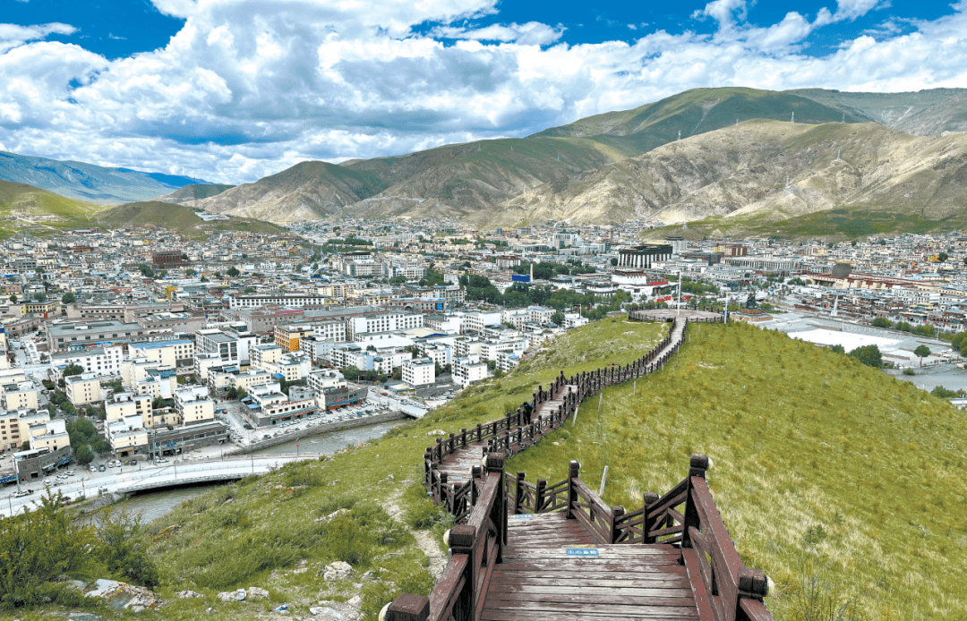 玉树:缤纷美景入画来_城市_旅游_发展