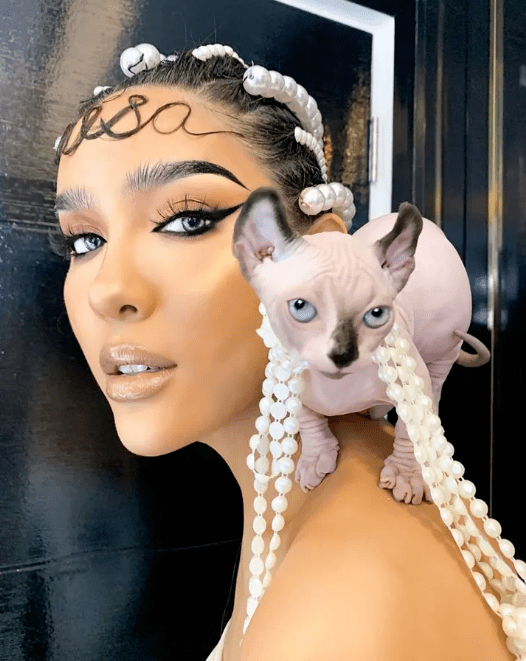 泰国跨性别界的传奇妮莎姐,曾出演《人妖的忠诚》mv_nutt_油管_奖学金