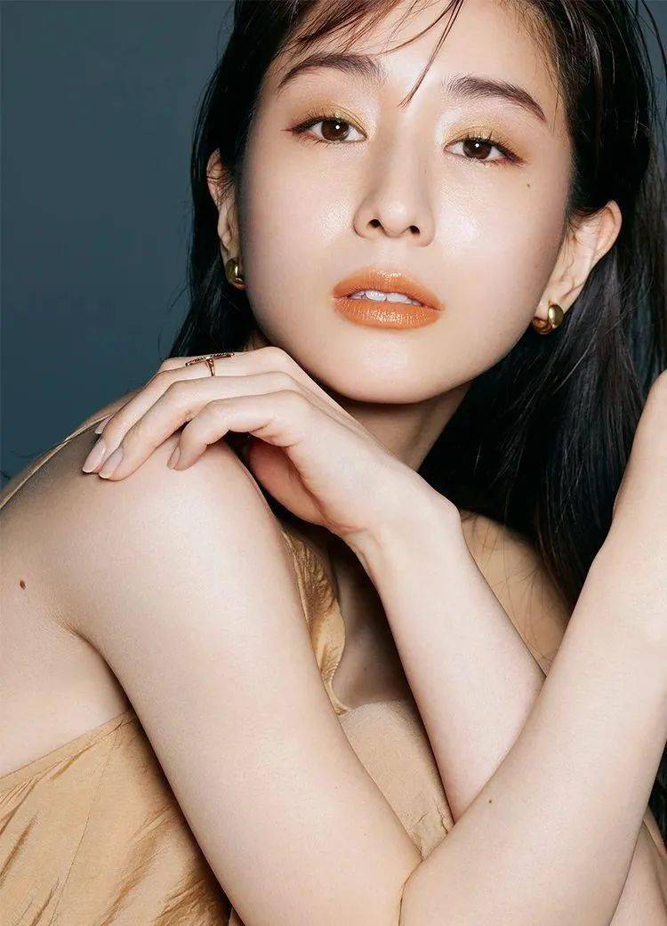 30 的田中美奈实,成了新一代时尚icon.