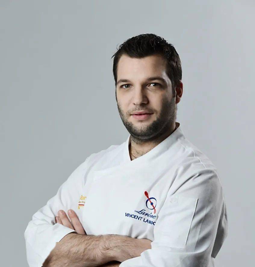 毕业于法国最具声誉的厨艺学院institut paul bocuse「保罗·博古斯」