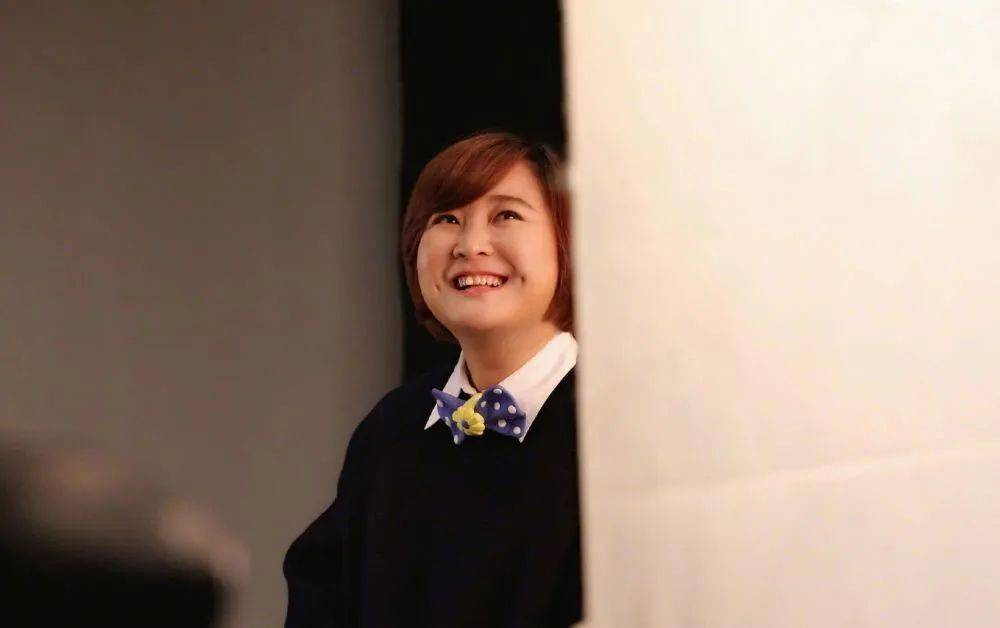 贾玲"整容式"近照曝光:暴瘦40斤,颜值逆天,我却笑不出来.