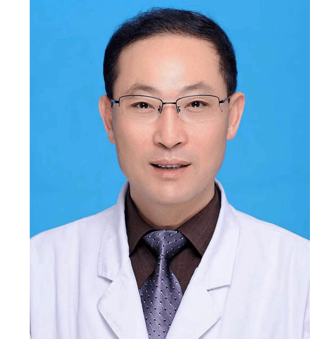 云南省第一人民医院心脏大血管外科李洪荣主任带领团队成功一日完成两