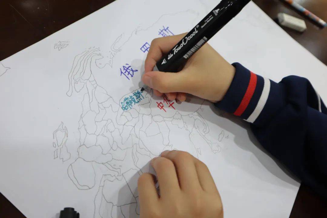 初一学生画世界地图图片