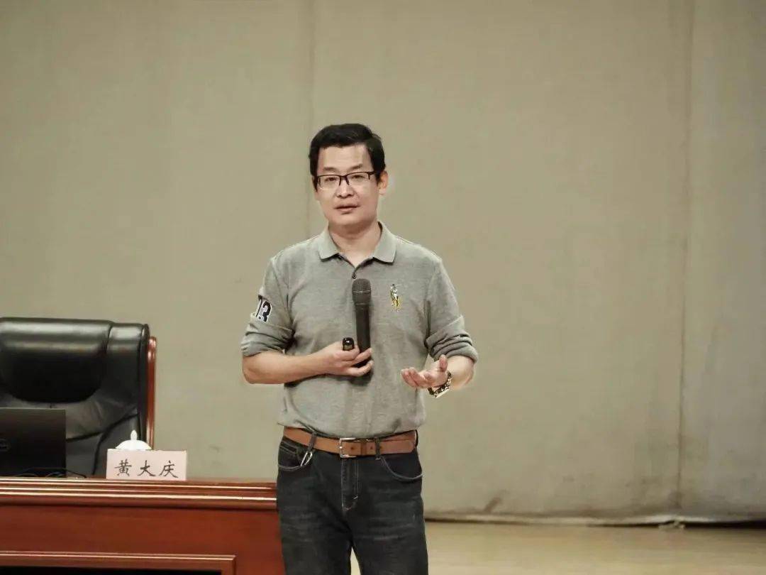 黄大庆做客成长课堂讲解情绪管理_教育_调节_身心