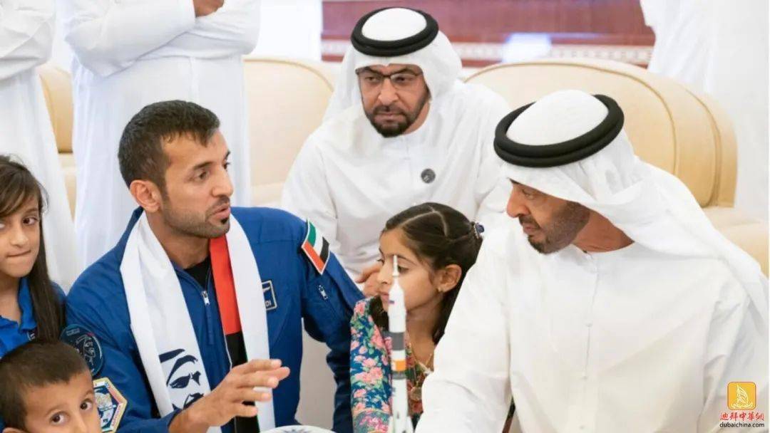 【视频】就任阿联酋总统一周年,盘点谢赫·穆罕默德的暖心时刻_迪拜