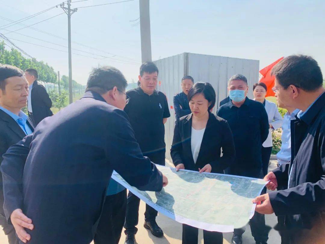 5月12日,长葛市市长张晓丽到我公司调研河南不锈钢高质材料产业城项目