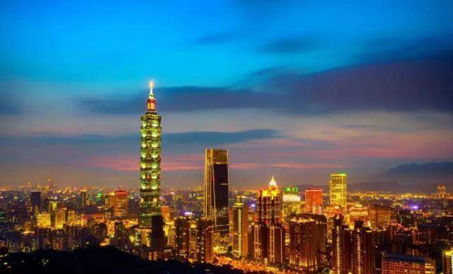 不仅物产丰富,更有迷人的海滨风光,吸引了不少内地游客到台湾来游玩