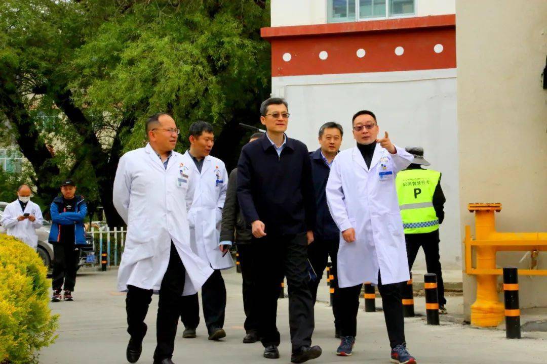 干部,拉萨市人民医院党委副书记,常务副院长(主持工作)汪红兵陪同下