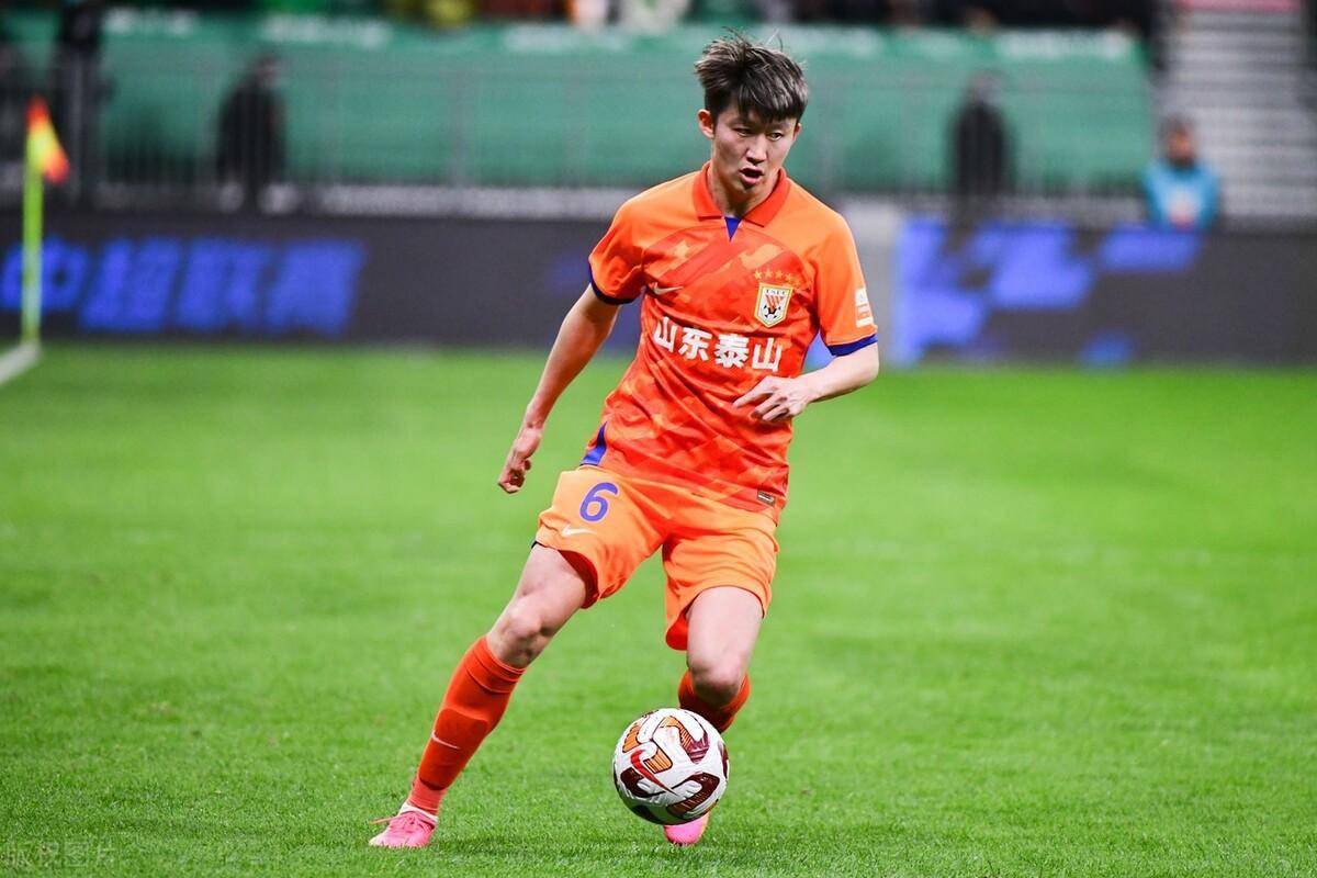 王彤联赛前6轮战罢,山东泰山1胜3平2负积6分,暂列积分榜第10位,沧州