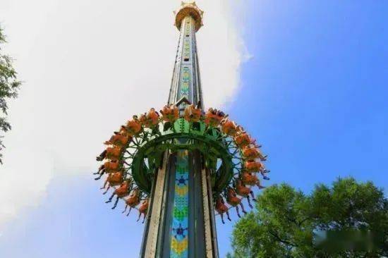 大型游乐园:五龙山游乐园位于辉县常村镇五龙山响水河主题公园之内