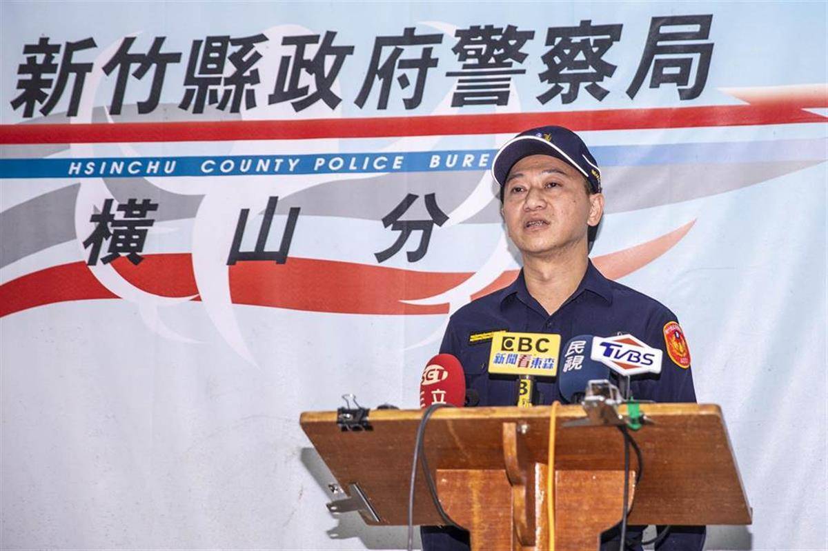 台湾警界曝丑闻,一警察局长带小三到宿舍过夜_新竹县_郭耀男_女子