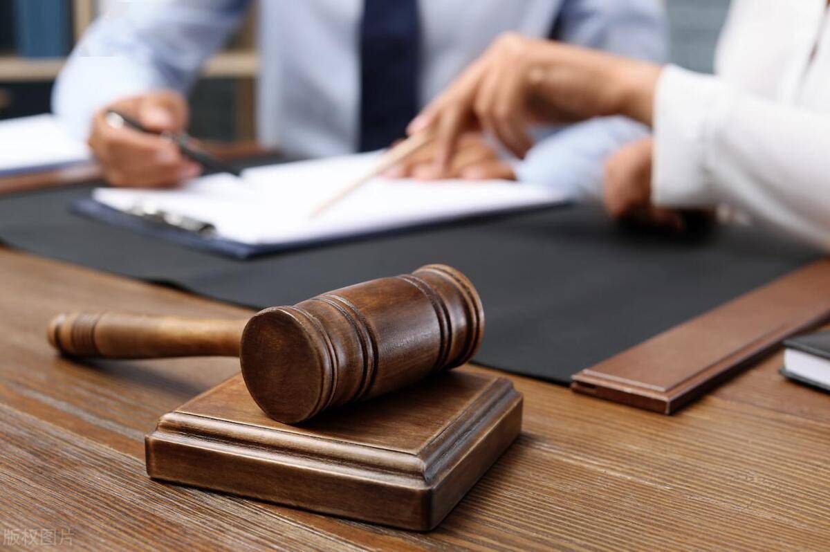 特已经被定罪_希拉里_女子_一个人
