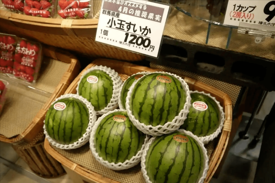 别的大冤种买啊？韩国一百货商场十周年庆面世2580万円豆腐礼盒