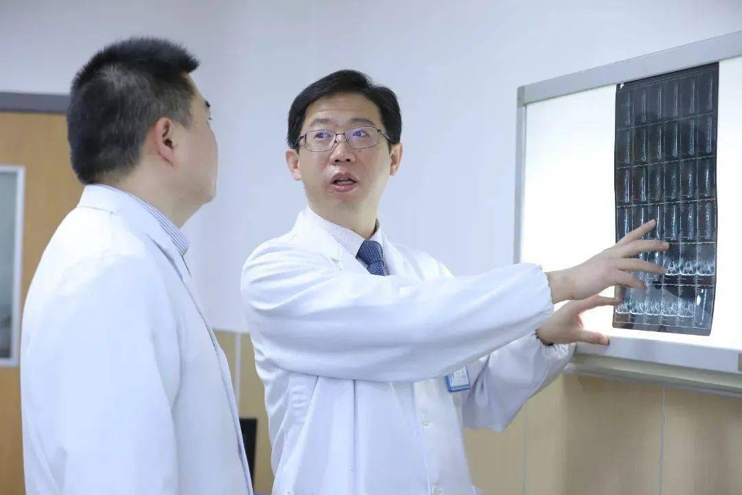 上海市第八人民医院骨科副主任医师,脊柱外科组负责人孙平是上海最早