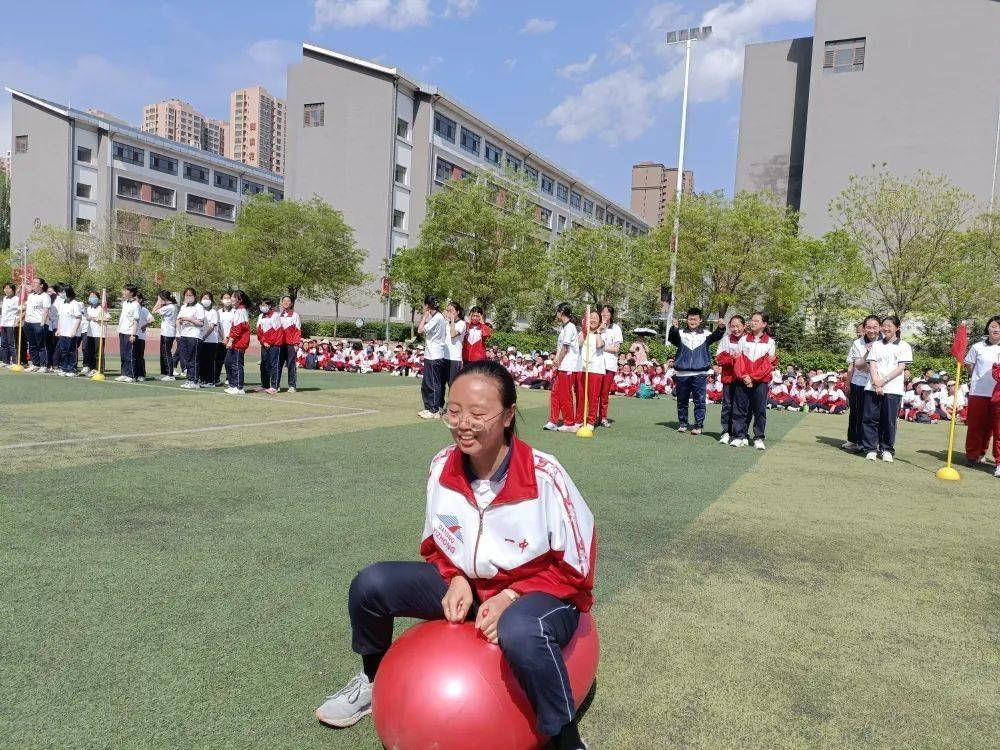 趣"享"运动 悦"味"健康—— 大同一中北校趣味运动会纪实_活动_班级