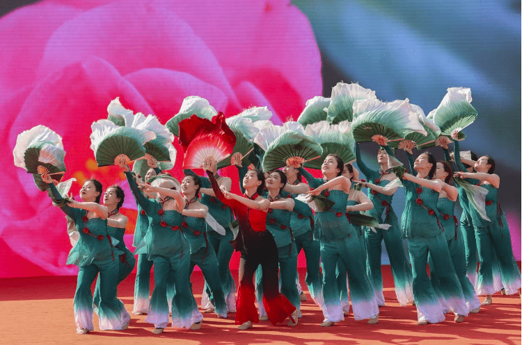 “5·15一起舞”全民齐跳健康舞半岛体育展演活动 在青岛举行(图12)