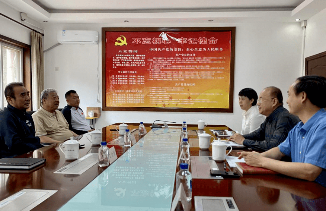 近日,广西球类运动发展中心主任包明带领工作组前往北