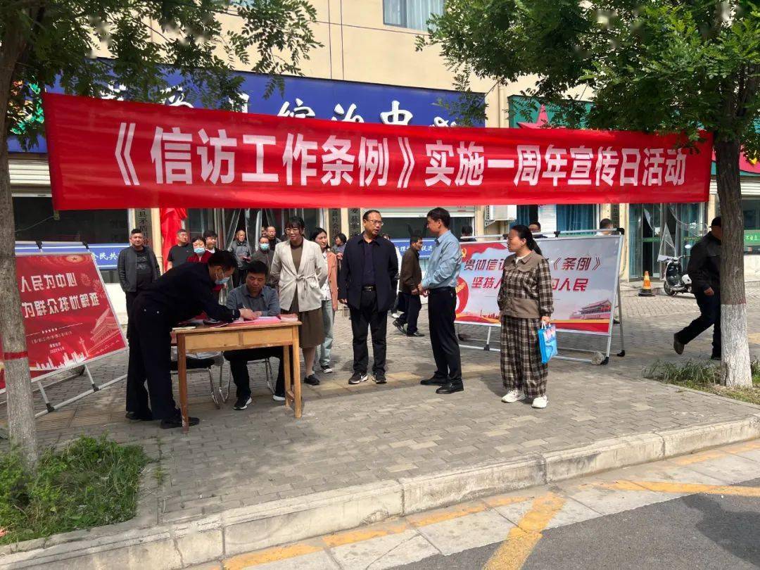 博爱县委常委,政法委书记张志强,副县长张新武在主活动现场参加活动.