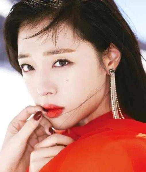 18 宋侑庭 (2020年) :韩国女演员,模特,自杀身亡,年仅26岁.