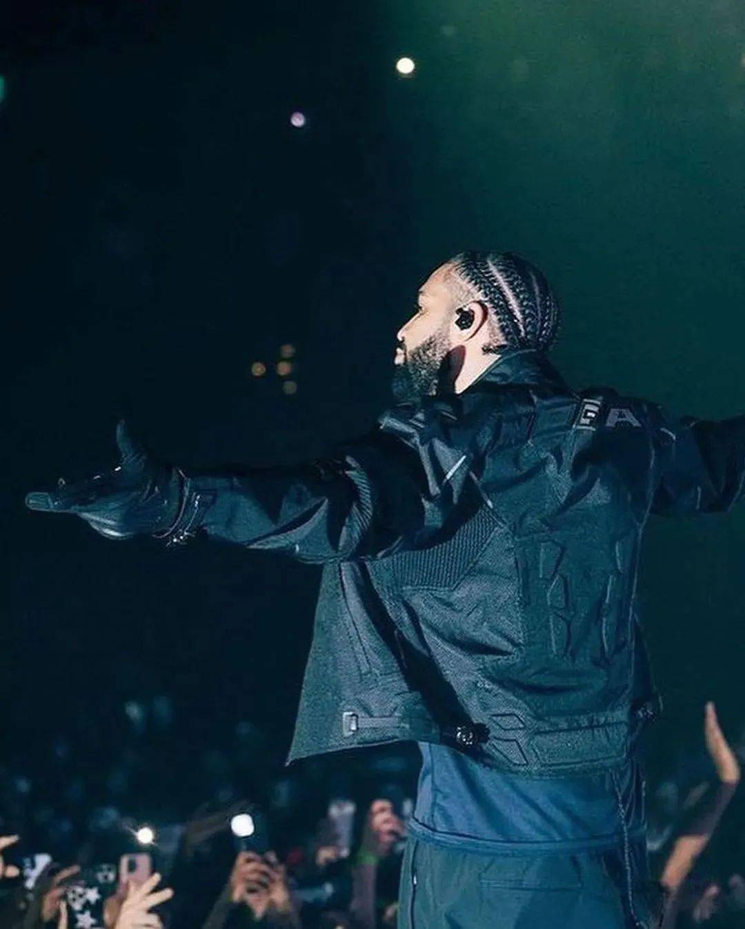 drake用「千禧档案」,打造nocta的「爆款公式」._nike_系列_风格