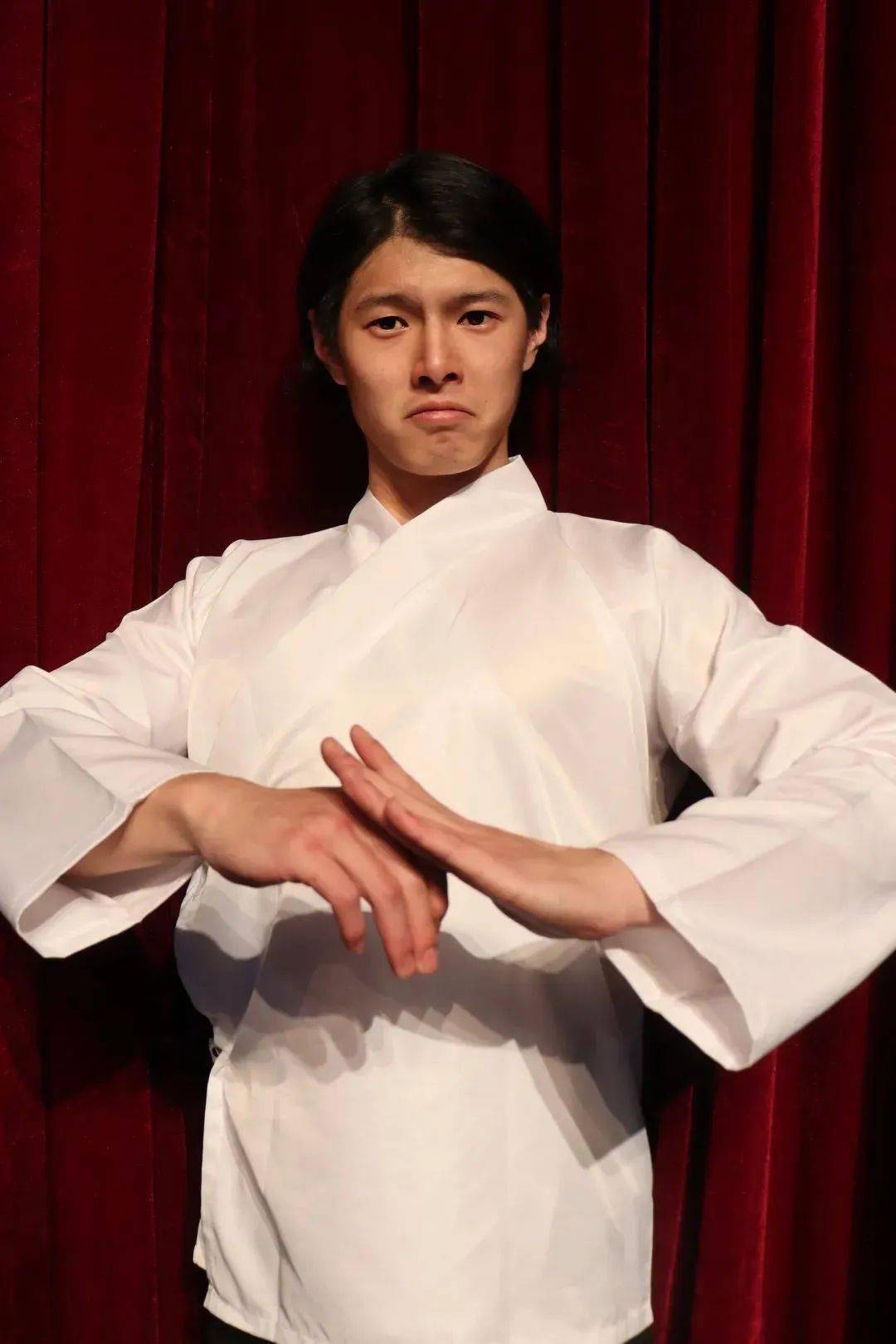 廖俊杰饰父亲滑动查看更多《母亲的节日》优柔寡断,任劳任怨的母亲