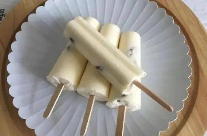 一看就会的奶油提子雪糕,奶香味十足,童年的味道你也可以自己制作!_葡