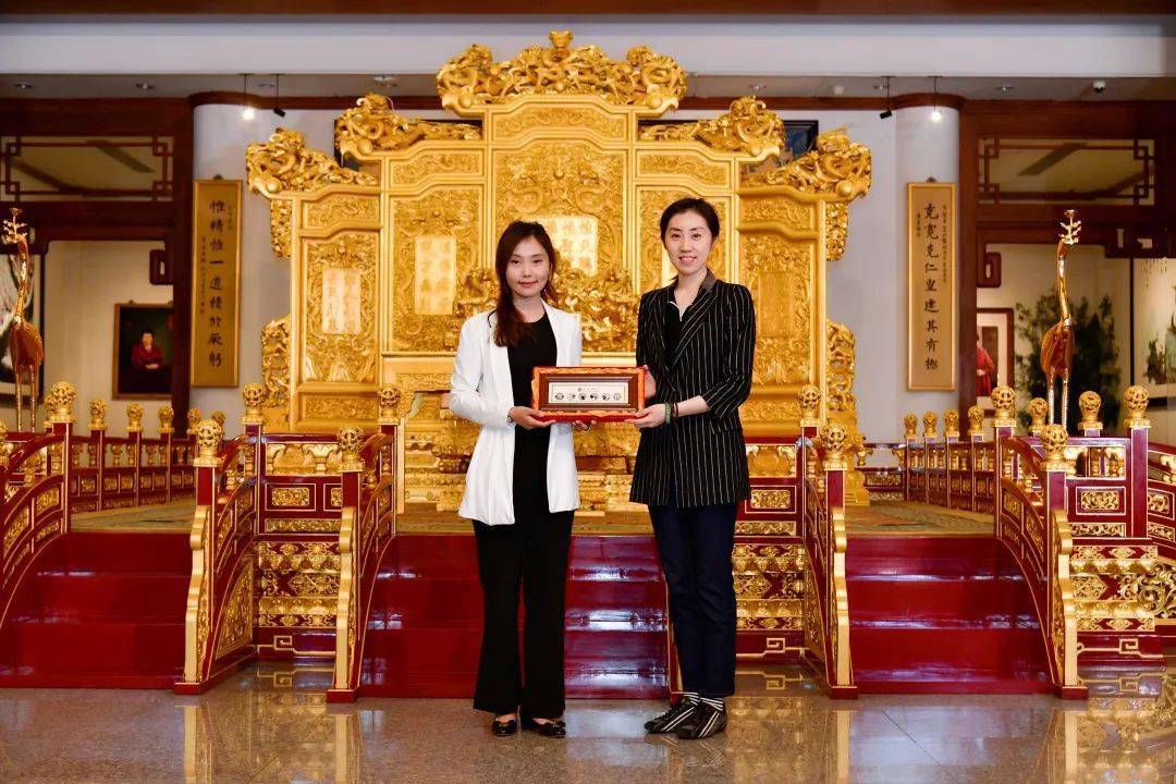 中国紫檀博物馆特推出线上直播活动,陈丽华馆长与迟重瑞副馆长亲自