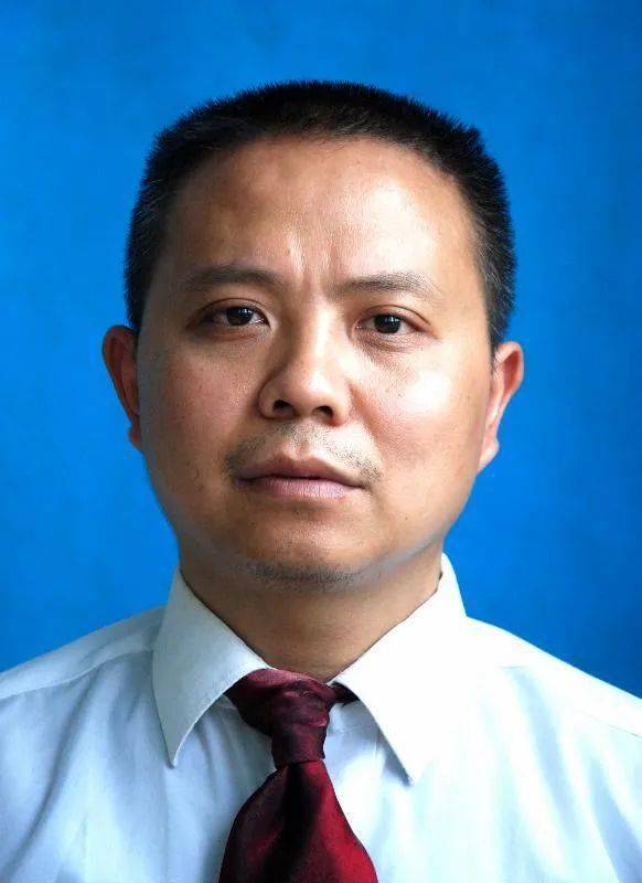 2022年4月至今,任珙县人民医院党委书记.