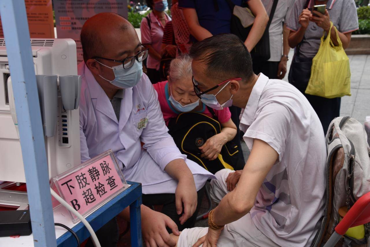 滨江街公共卫生委员会办公室陈斌辉主任表示,让家庭和