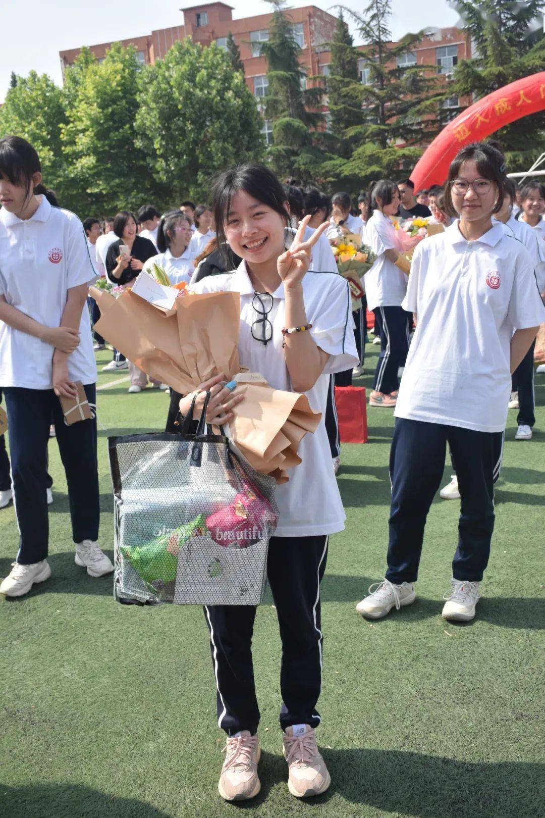 田家炳中学校花图片